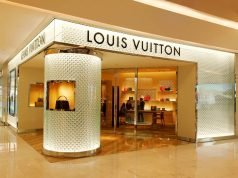 Hermès in Hand, ₹70 Lakh Stolen: Woman Counts Cash at Louis Vuitton and Walks Out Front-of-Louis-Vuitton-store